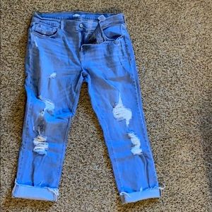 Distressed Boyfriend fit Capri jeans